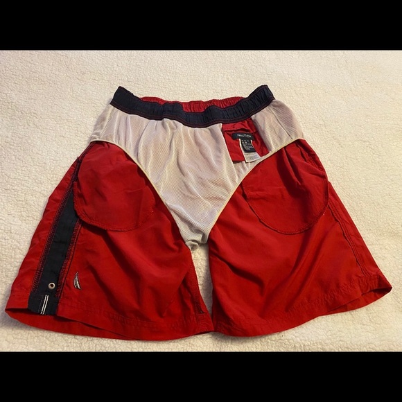 NÁUTICA men’s size M solid red swim trunks. - Picture 5 of 6